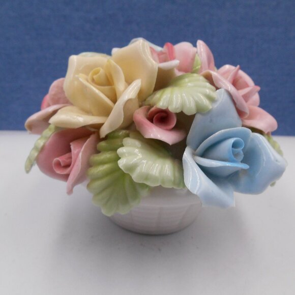 VINTAGE CAPODIMONTE STYLE FLORAL BOUQUET BASKET PASTEL FLOWERS DELICATE BUNDLE - Picture 3 of 11